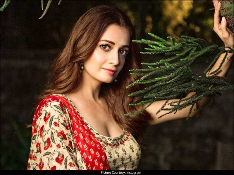 dia mirza biography in hindi